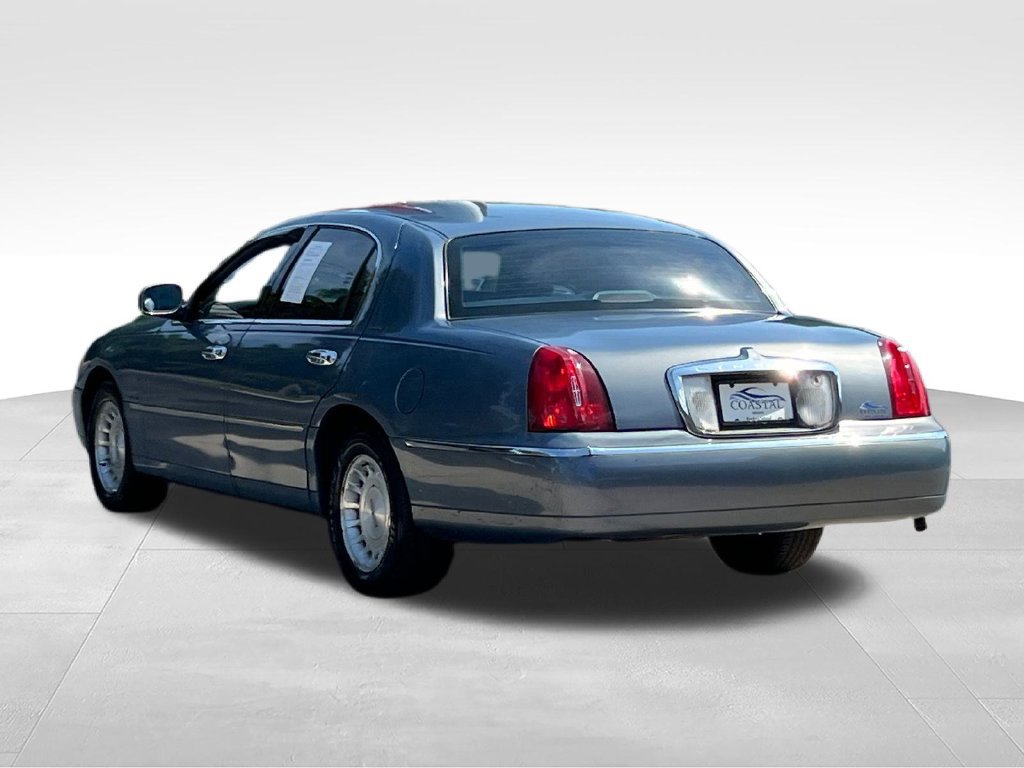 Used 1999 Lincoln Town Car Executive RWD image 12