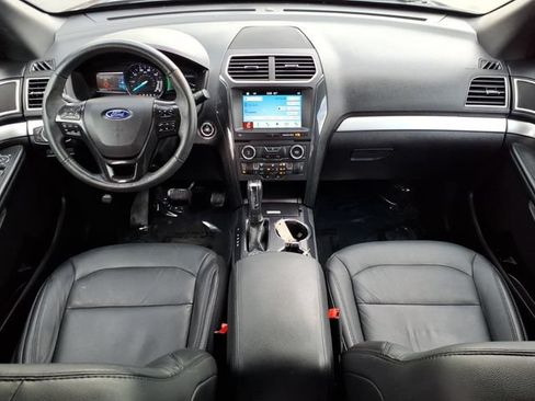 Used 2017 Ford Explorer XLT w/ Equipment Group 202A AWD/4WD image 13