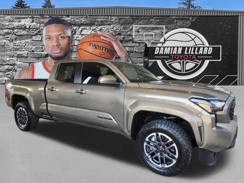 Certified 2025 Toyota Tacoma TRD Sport AWD/4WD image 1