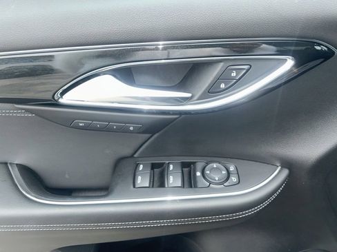 Used 2025 Buick Envision Preferred image 12