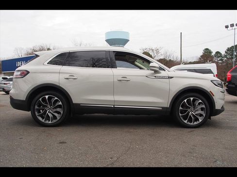 Used 2021 Lincoln Nautilus Reserve w/ Equipment Group 201A image 6