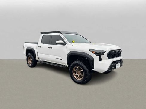Used 2024 Toyota Tacoma TRD Off-Road AWD/4WD image 2