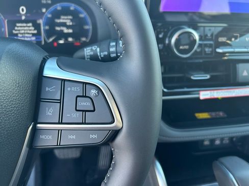 Used 2026 Toyota Highlander Platinum image 20