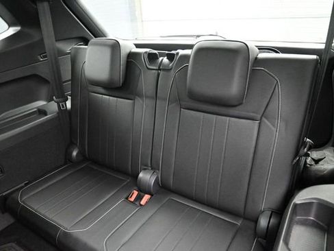 Used 2023 Volkswagen Tiguan SE R-Line FWD image 31
