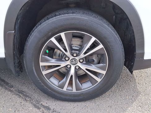 Used 2019 Toyota Highlander LE image 27