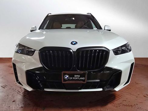 Used 2026 BMW X5 xDrive50e w/ M Sport Package image 8