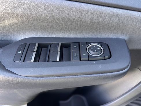 Used 2025 Toyota Prius XLE image 15