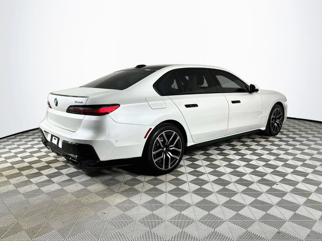 Used 2024 BMW 760i xDrive w/ Premium Package 2 AWD/4WD image 7