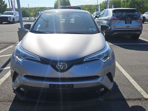 Used 2019 Toyota C-HR Limited FWD image 2