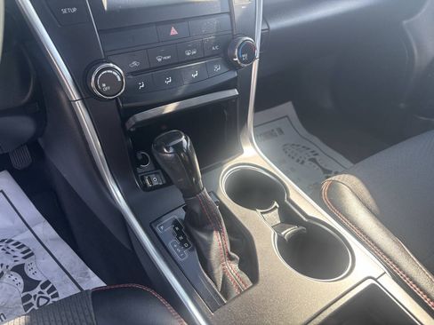 Used 2017 Toyota Camry SE FWD image 16