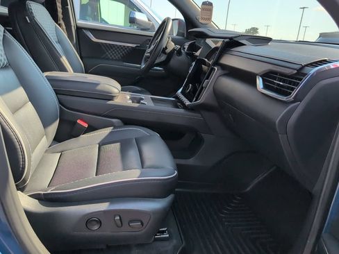Used 2024 GMC Acadia Denali FWD image 17
