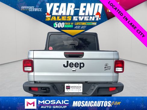 Used 2022 Jeep Gladiator Willys image 4