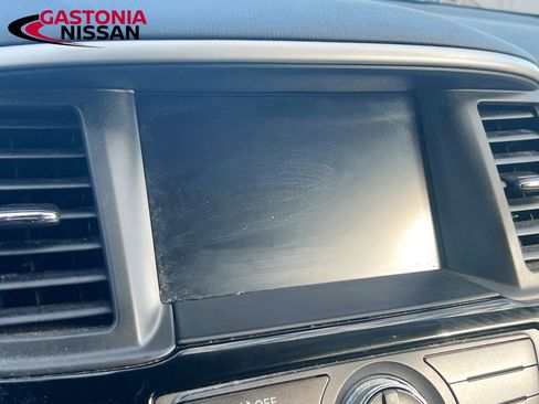 Used 2020 Nissan Pathfinder S image 18