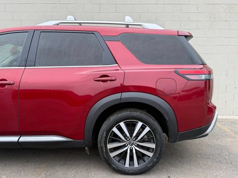 Used 2023 Nissan Pathfinder Platinum AWD/4WD image 6