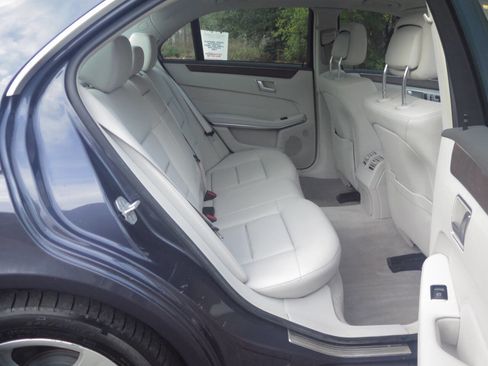 Used 2014 Mercedes-Benz E 350 4MATIC Sedan image 9