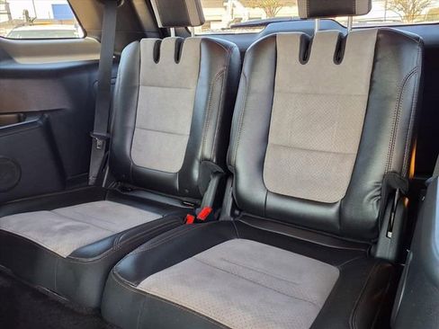 Used 2017 Ford Explorer XLT w/ Equipment Group 202A image 12