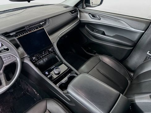 Used 2023 Jeep Grand Cherokee L Limited image 32