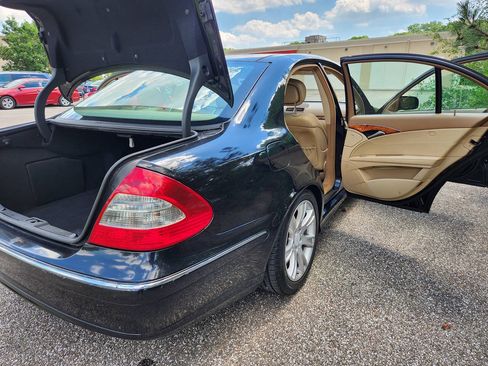 Used 2009 Mercedes-Benz E 350 4MATIC Sedan image 34