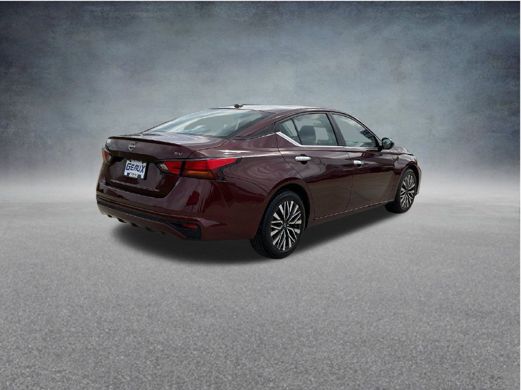 Used 2024 Nissan Altima 2.5 SV FWD image 7
