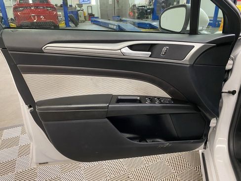 Used 2020 Ford Fusion SE w/ Equipment Group 151A image 9