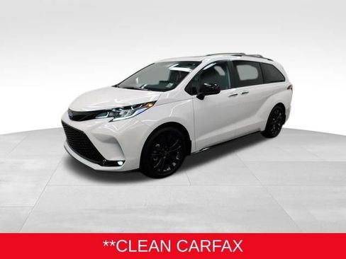 Used 2025 Toyota Sienna XSE image 13