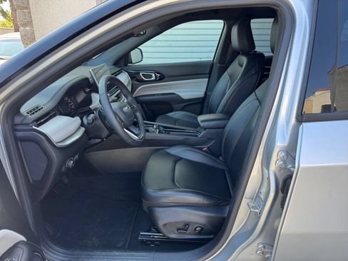 Used 2025 Jeep Compass Limited AWD/4WD image 23