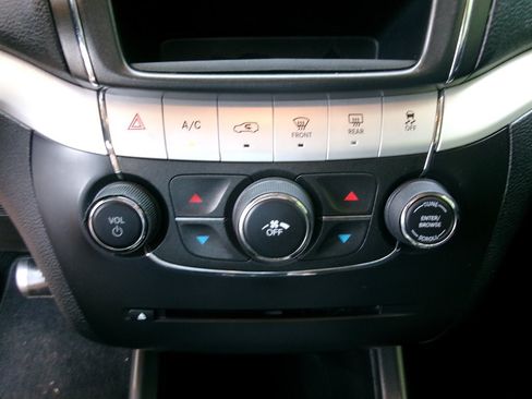 Used 2013 Dodge Journey American Value Package w/ Flexible Seating Group FWD image 31