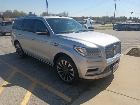 Used 2019 Lincoln Navigator Select image 2