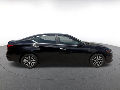 Used 2025 Nissan Altima 2.5 SV FWD image 16