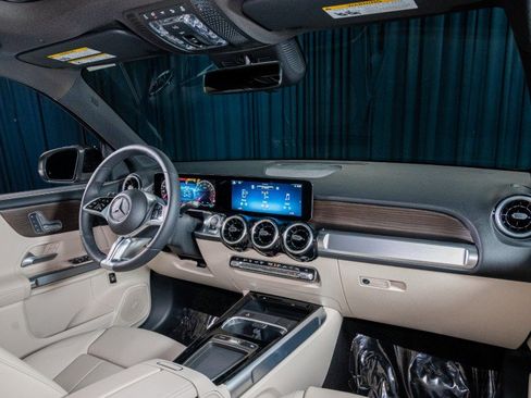 New 2026 Mercedes-Benz GLB 250 image 4