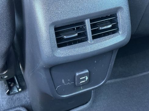 Used 2022 Chevrolet Equinox LS image 40