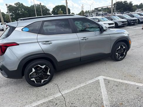 Certified 2024 Kia Seltos EX FWD image 5