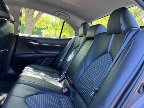 Used 2022 Toyota Camry SE FWD image 16