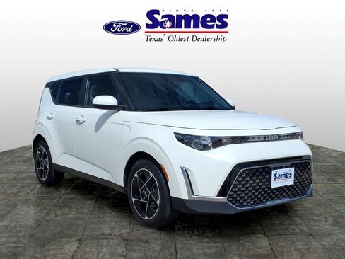 Used 2024 Kia Soul EX FWD image 1