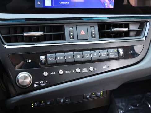 Certified 2025 Lexus ES 350 w/ Premium Package image 25