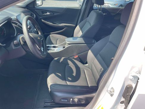 Used 2025 Chevrolet Malibu LT FWD image 12