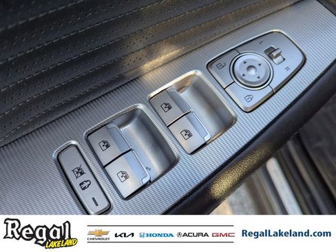 Used 2023 Hyundai Palisade Calligraphy image 17