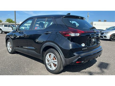 Used 2022 Nissan Kicks S FWD image 3
