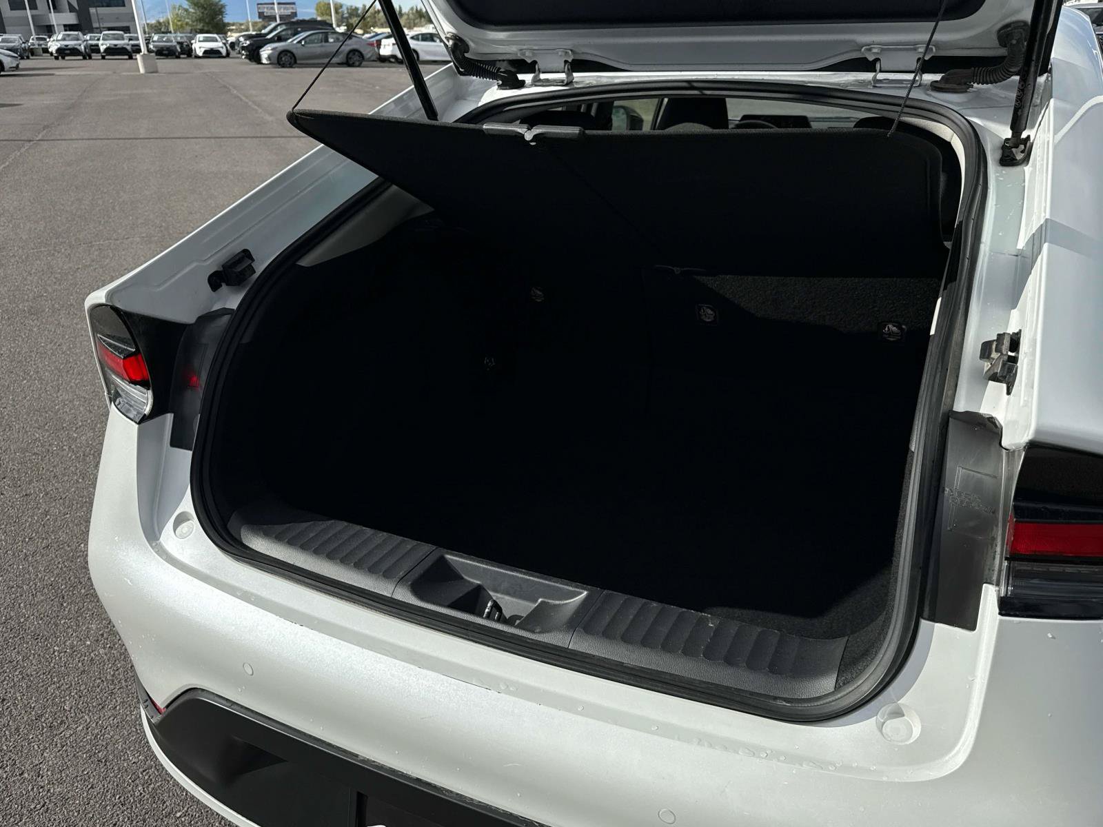 Used 2025 Toyota Prius LE FWD image 15