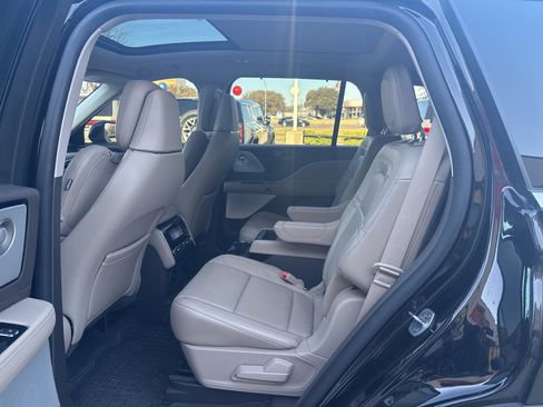 Used 2023 Lincoln Aviator Reserve w/ Equipment Group 201A image 5