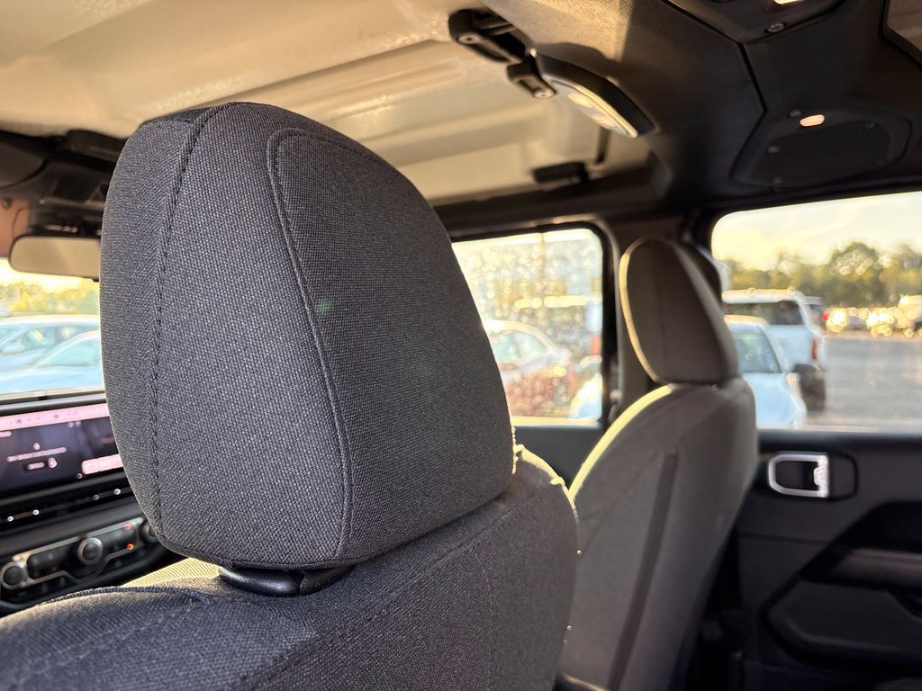 Used 2024 Jeep Wrangler Unlimited Sahara AWD/4WD image 26