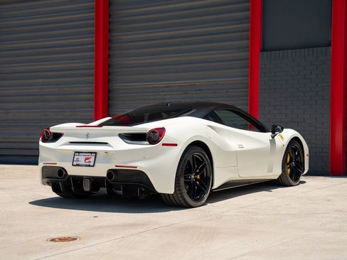 Used 2016 Ferrari 488 GTB RWD image 8