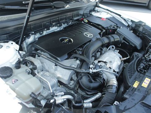 Used 2023 Mercedes-Benz GLB 250 4MATIC image 33