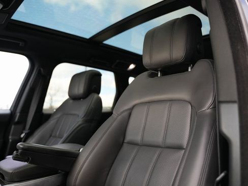 Used 2020 Land Rover Range Rover Sport HSE image 24