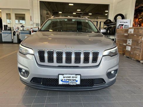 Used 2019 Jeep Cherokee Latitude Plus w/ Cold Weather Group AWD/4WD image 2
