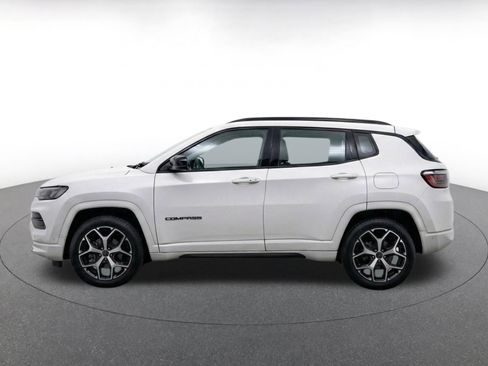 Used 2025 Jeep Compass Limited AWD/4WD image 3