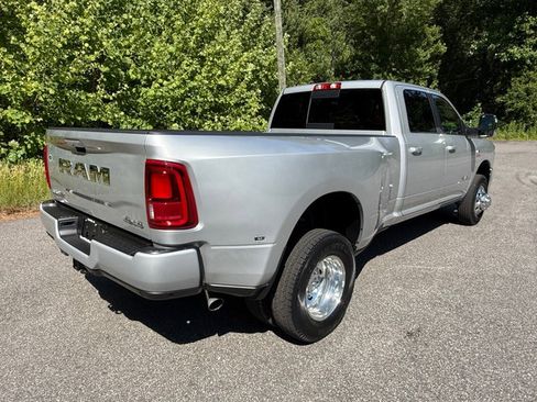 New 2026 RAM 3500 Laramie AWD/4WD image 7