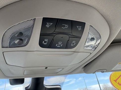 Used 2021 Chrysler Pacifica Touring-L AWD/4WD image 18