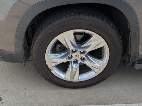 Used 2015 Toyota Highlander Limited FWD image 20