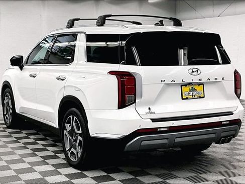 Used 2023 Hyundai Palisade Limited FWD image 2